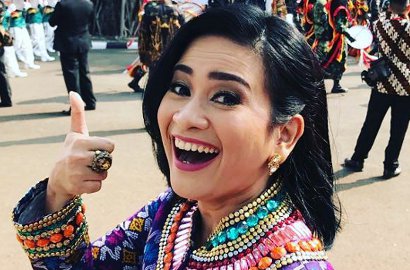 Foto Bareng Iis Dahlia-Erie Susan, Penampilan Baru Ikke Nurjanah Bikin Terkejut
