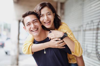 Melly Goeslaw Komentari Kabar Pacaran dengan Putri Marino, Ini Jawaban Adipati Dolken