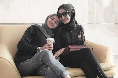Setia Menemani Pasca Operasi, Irwansyah-Laudya C. Bella Bikin Zaskia Sungkar Terharu