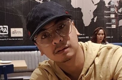 Ramaikan Postingan Musim Pelakor, Raditya Dika Malah Disindir Soal Nikah
