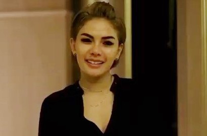 Kembali Berpose Seksi, Netter Malah Salah Fokus ke Perut Nikita Mirzani