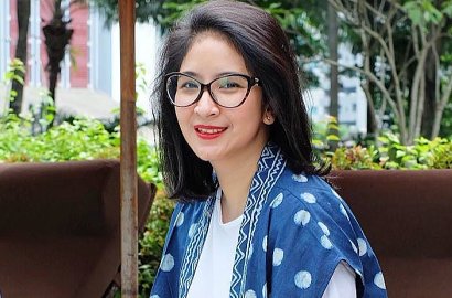 Sang Ayah Meninggal Dunia, Novita Angie Unggah Pesan Singkat Ini di Instagram