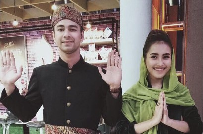 Ayu Ting Ting Manja dan Tempelkan Kaki, Raffi Risih Karena Tak Enak pada Nagita?