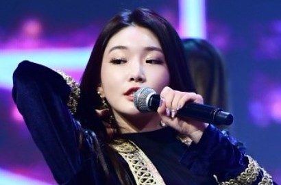 Manggung di Acara Ini, Kim Chung Ha Dikritik Pamer Aksi Split Seksi