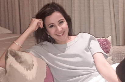 Andi Soraya Tampil Cantik Saat Baby Shower, Suami dan Anak-Anak Ikut Hadir