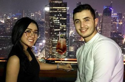 Bikin Postingan Galau Saat di London, Cita Citata-Ardavan Beneran Putus?