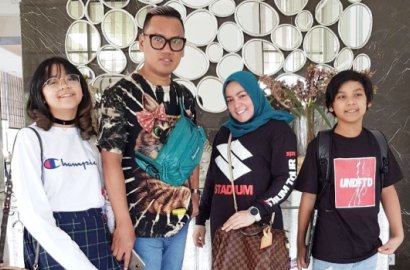 Ajak Anak-Anak Liburan ke Negara Ini, Uya Kuya Malah Diprotes Karena Alasan Sepele