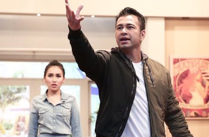 Ayu Ting Ting Diledek 'Kode-Kode' Ingin Dibelai Raffi di Pesawat, Reaksi Ivan Gunawan Mengejutkan