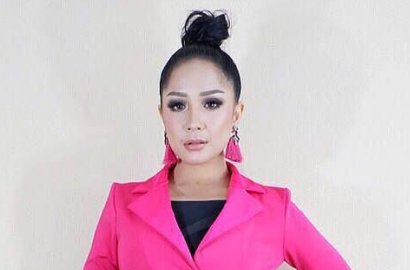 Nagita Slavina Sibuk Main Ponsel Saat Syuting, Netter Sindir Soal Hilangnya Akun 'Pembela'
