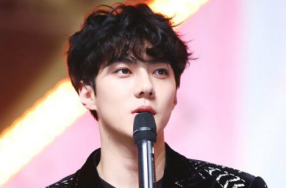 Sapa Para Penggemar Lewat Instagram Live, Sehun EXO Lakukan Hal Konyol Ini