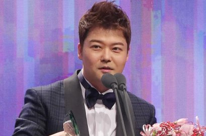 Raih Daesang, Jeon Hyun Moo Dapat Ucapan Selamat dari Suho-IU Cs