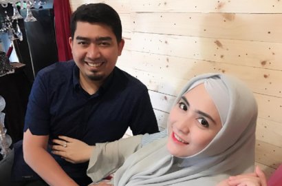 April Jasmine Hamil Anak Kembar, Begini Cara Ustadz Solmed Manjakan Istri