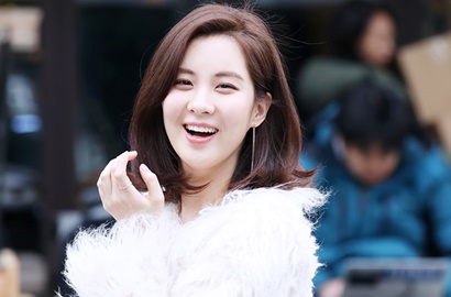 Unggah Foto Hitam Putih Ini, Netter Salfok ke Bagian Kaki Seohyun