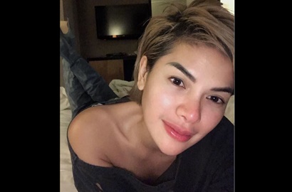 Menahan Tangis, Nikita Mirzani Cerita Kaki Adiknya Berlubang Usai Tertabrak Truk