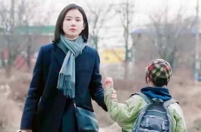 Disiksa Sang Ibu, Lee Bo Young Nekat Bawa Kabur Muridnya di 'Mother'