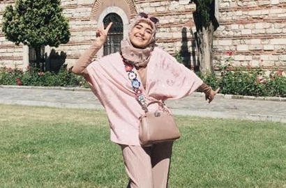 Berhijab, Vebby Palwinta Ternyata Sempat Minder Lihat Adiknya Karena Alasan Ini