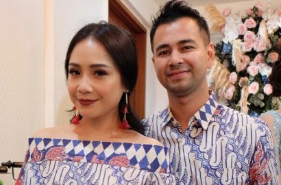 Raffi-Gigi 'Smack Down' Sambil Guling di Pasir, Fans Geli Ada 'Pisang' Menonjol di Celana