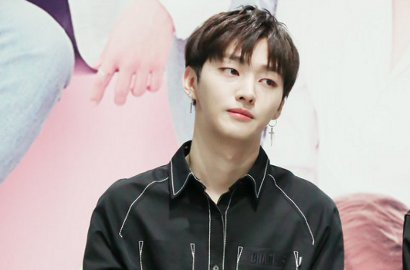 Berpakaian Ala Cinderella, Fans Ini Bikin Yoon Ji Sung Wanna One Terpesona