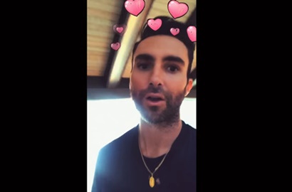 Maroon 5 Rilis MV 'Wait', Adam Levine Tampil Imut Pakai Filter Snapchat