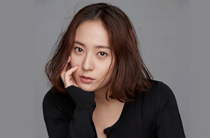 Krystal Bahas Imej Dingin Hingga Hobi Bertukar Surat dan Kartu Pos