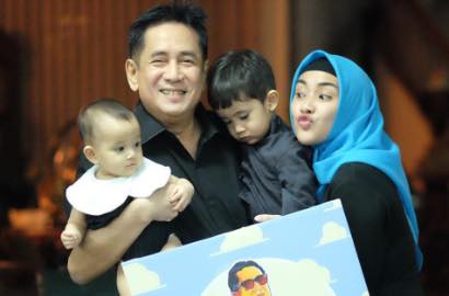 Unggah Foto Peluk Nisan Sang Ayah, Senyum Putri Sys NS Bikin Netter Nangis