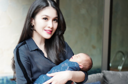 Masih Bayi, Anak Sandra Dewi Sudah Pakai Baju Branded dengan Harga Fantastis