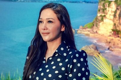 Sama-Sama Unggah Foto ke Australia, Maia Estianty Pergi Bareng Sang Pacar?