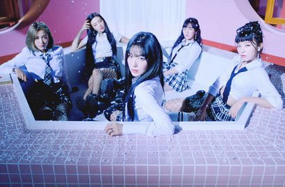 Tampil Provokatif, Red Velvet Seksi Saling Goda di MV 'Bad Boy'
