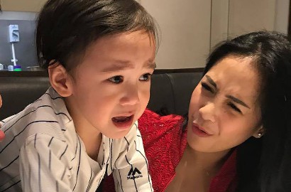 Rafathar Nangis, Nagita Dihujat Cuek dan Sibuk Mainan Handphone
