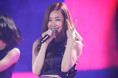Tampil Seksi Pakai Busana Ini, Tiffany Bikin Penasaran Bocorkan Proyek Baru