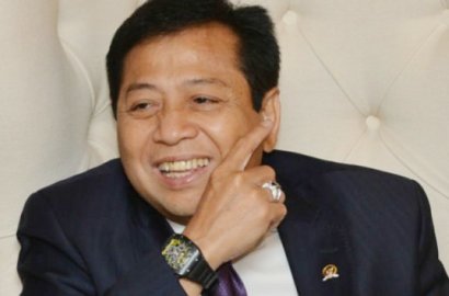 Jalani Sidang Korupsi, Jaksa Beberkan Foto Setya Novanto Pakai Jam Rp 1,3 M