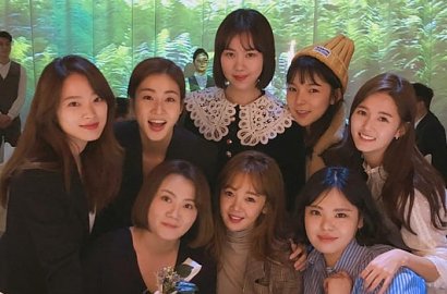 Reunian, Kang Sora dan Bintang 'Sunny' Lainnya Pamer Foto di Pernikahan Min Hyo Rin
