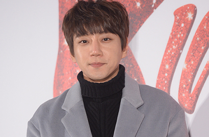 Dapat Kado 'Mercedez Benz' dari Fans Tiongkok, Begini Reaksi Hwang Chi Yeul