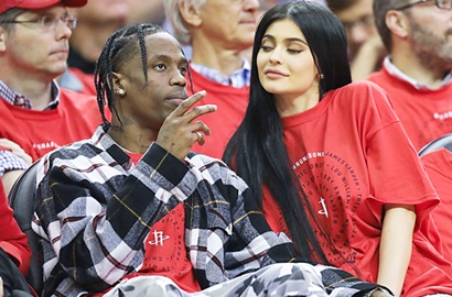 Batalkan Konser Demi Persalinan Kylie Jenner, Rupanya Travis Scott Janjikan Hal Ini