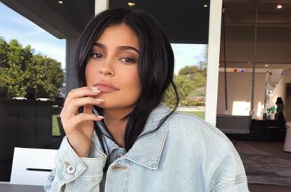 Sempat Bikin Penasaran, Kylie Jenner Umumkan Nama dan Foto Pertama Sang Anak