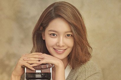 Tampil Cantik, Sooyoung Tebar Senyum di Launching Spesial Brand Ini