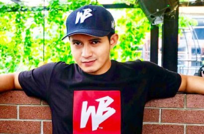 Masih Jomblo, Chand Kelvin Berdoa Agar Segera Dapat Jodoh Saat Umroh