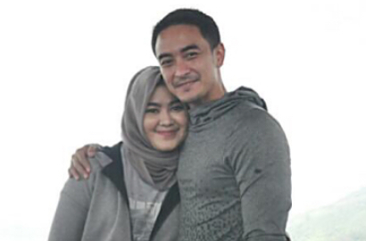 Zumi Zola Tetap Lakukan Tugas Gubernur, Istri Gembok Akun Usai Dihina Sok Kaya?