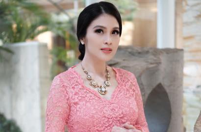 Susui Anak Pakai Botol, Haters Tuding Sandra Dewi Takut Payudara Kendor
