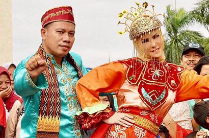Jelang Nikahi Angel Lelga, Vicky Prasetyo Unggah Foto Bawa Alquran