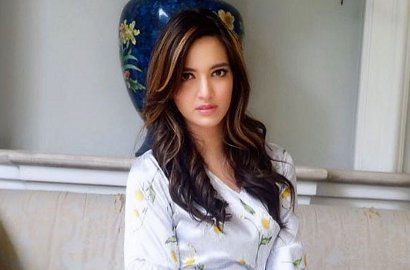 Sambut Imlek Bareng Keluarga Bakrie, Nia Ramadhani Tampil Cantik Pakai Cheongsam