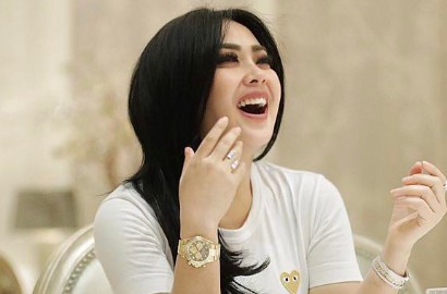 Syahrini Gombal Ala 'Dilan 1990', Netter Malah Salfok ke Bentuk Tubuh