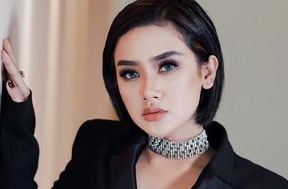 Seksi Pamer Punggung Saat Berenang, Cita Citata: Ini Aku Pakai Baju Loh