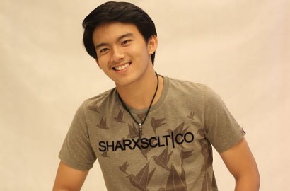 Farhat Abbas Sebut Numpang Tenar, 5 Foto Ini Buktikan Gusti Rayhan 'Dilan 1990' Super Ganteng