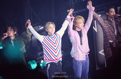 Konser Perdana Ber-4 di Jepang, SHINee Nangis Kenang Jonghyun