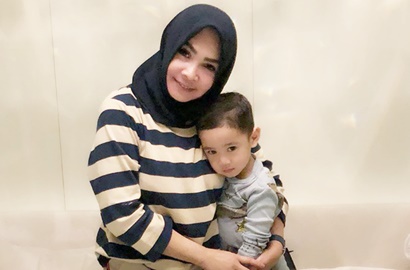Ibunda Nagita Slavina Diduga Tampil Bareng Suami Baru, Netter Doakan Langgeng