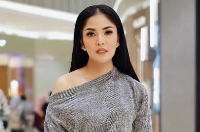 Nindy Disindir Pakai Busana Mirip Jas Hujan Hingga Panji Millenium, Fans Ngamuk