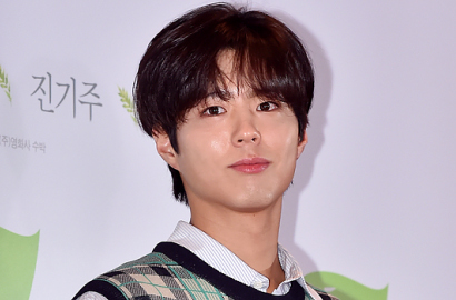 Tampil Bak Pacar Idaman di Premiere Film, Park Bo Gum Bikin Terpesona