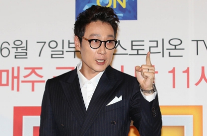 Lee Hwi Jae Bicarakan Kontrak Eksklusif dengan Cube Entertainment