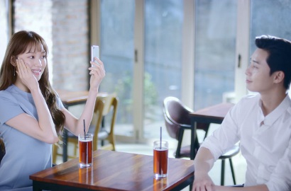 Jadi Model Brand Ini, Park Seo Joon-Lee Sung Kyung Ungkap Rahasia Kulit Sehat